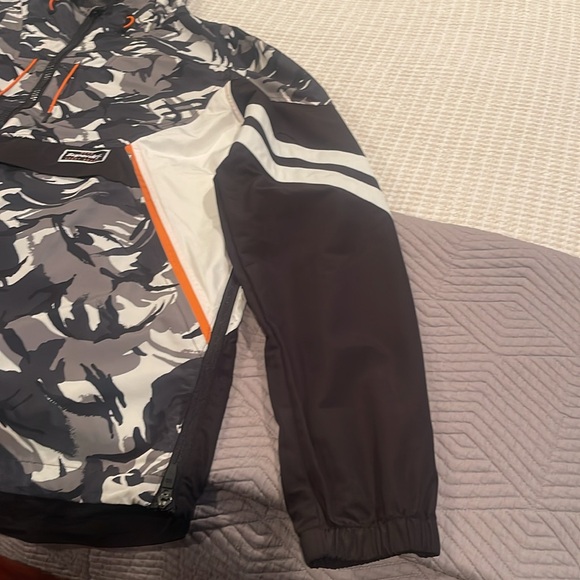 Like new men’s superdry windbreaker - Picture 3 of 5